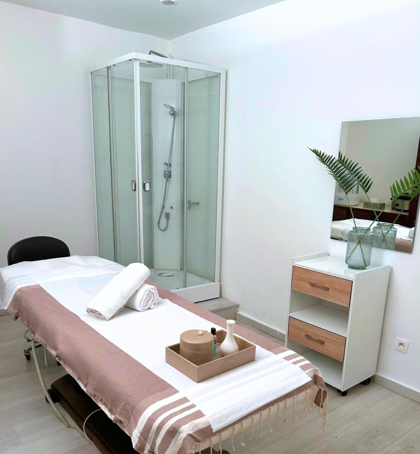 Hôtel Ivotel Abidjan Buitenkant foto