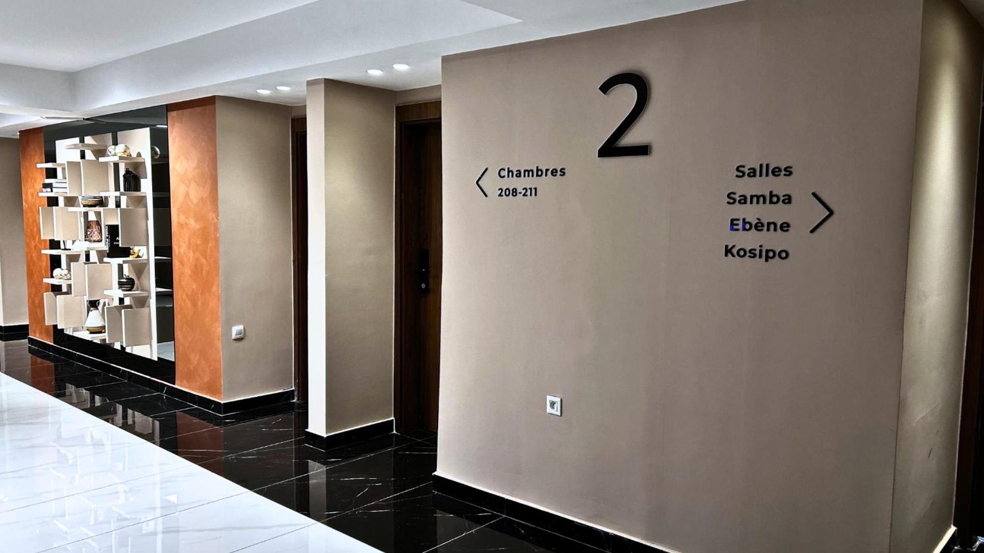 Hôtel Ivotel Abidjan Buitenkant foto